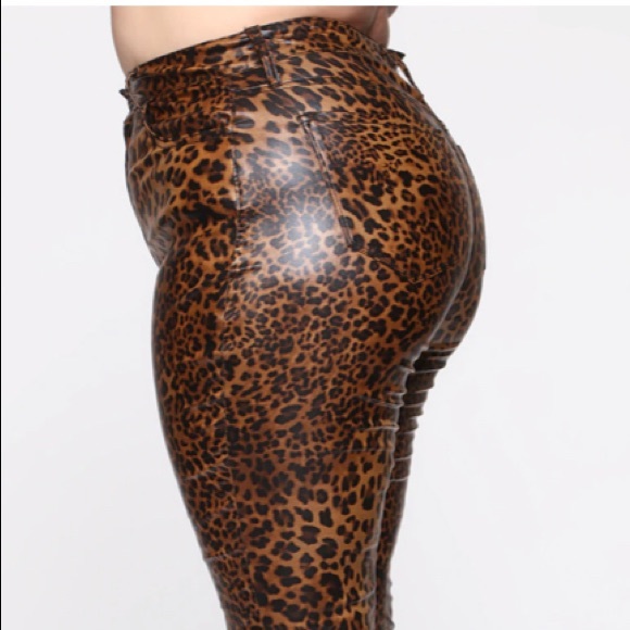 Fashion Nova it’s all about faux leather pants-leopard print NWT - Picture 3 of 3